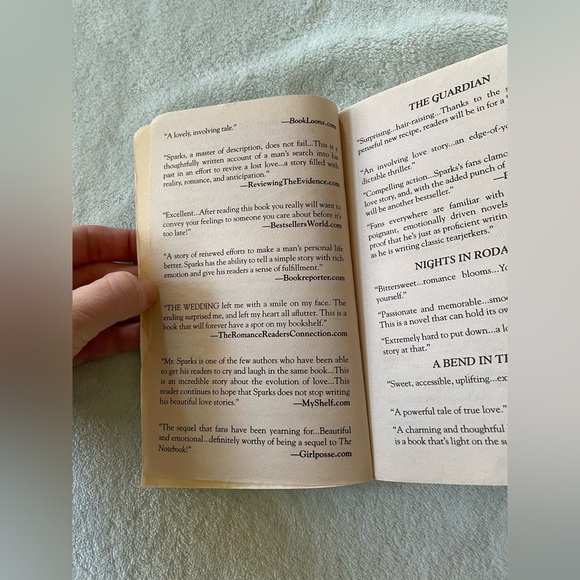 ⭐️HP⭐️ The Wedding by Nicholas Sparks Paperback - Picture 7 of 8